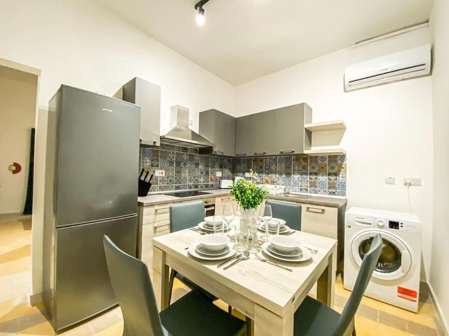 Earthly Escape 7 - Sliema Strand, Gzira Exterior photo